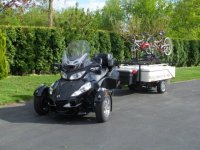 Spyder with the bikes.jpg