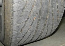 Rear tire wear bars 2.jpg