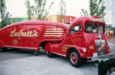 labatt_s_beer_delivery_truck_by_robby_robert-d8jxu4f.jpg