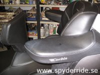 140530_04_CanAmSpyder_Armrest.jpg