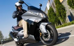 Yamaha_Tmax_2008_06_1680x1050.jpg