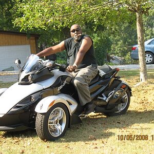 5 October 2008  Frank Ruiz and Clifford Kelly new Spyder 014