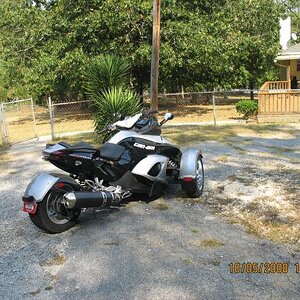 5 October 2008  Frank Ruiz and Clifford Kelly new Spyder 010.  In driveway