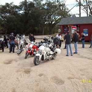 16 bikes headin to Red Bluff