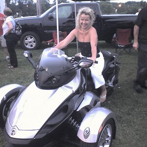 FIRST TIME SITTING ON A SPYDER LOWELL BIKE NIGHT