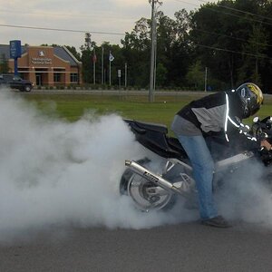 Ninja ZX7R...wicked burnout