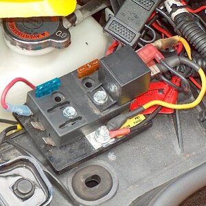 Switched Auxiliary Fuse Block with ground buss