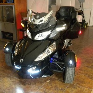 SpyderLights=C 11 27 10
Another view of the lighting mods. Oh, and a better look at my garage. I'm NOT a mechanic. I tinker. I'm pretty good with elec