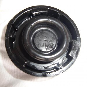 Brake fluid reservoir cap with seal in.