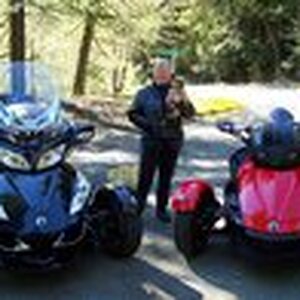 There's a great ride up the Caves Highway not far from home that Vaughn and I love.  Here's a pic at the top of the hill of me & Buddy