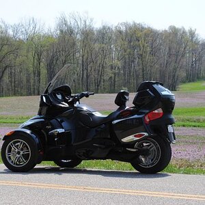 Nice spring pic of the Spyder in front of a field close to home.