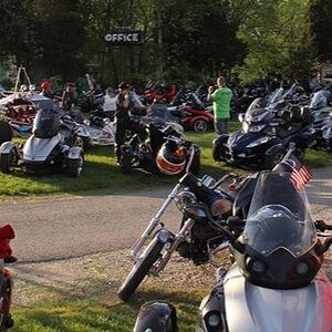 06   Partial Crowd at the Wagon Wheel Motel