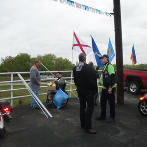 Spyderfest - putting up all the flags