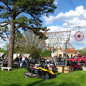 BBQ at the historic Wagon Wheel Motel on Route 66