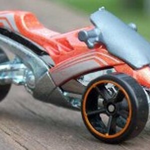 284px 09FETriStopMeRt