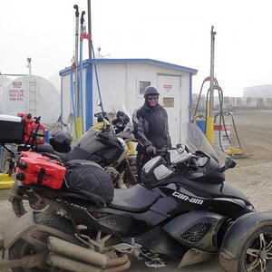 Deadhorse, AK gas station