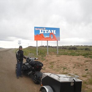 Utah / Colorado boarder.  Welcome to Utah!