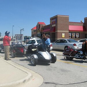 Meeting up with Kelly in Rockton, IL at Loves/Hardees - our next destination is Bloomington/Normal, IL.