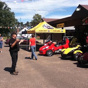 Les Caswell, welcoming us back from our ride.