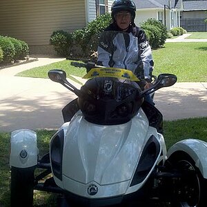 2011 can am in driveway