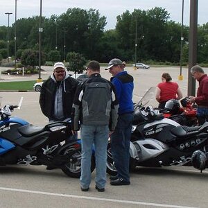 Organizing for the afternoon ride in the Hullihans parking lot.