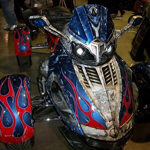 Optimus Prime 2 (Lou Racing)