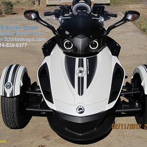 RS Spyder Shield w  fender kit.. what a classy combo & it's available for RT & RS models. Contact us to order: Powersportswraps.com  814-838-6377