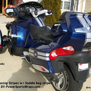 RT GT Racing stripes silver: A complete look with the fenders and saddle bag stripes.