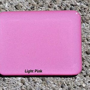 LT Pink- code "iz" this photo was taken outdoors in natural daylight.