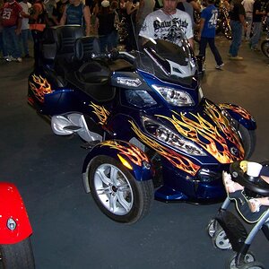 bikes, babes and music 002