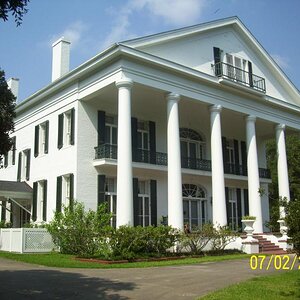 Another clear shot of the manor.