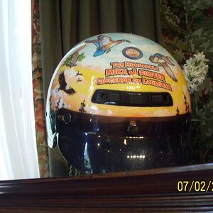 The same artist (can't remember the name) paints motorcycle helmets for the gov.