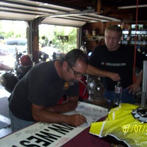 Lamonster signing WestCoastSpyder banner.