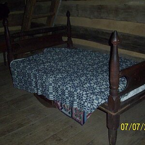 The bed. I want the under quilt. This is what is meant by sleep tight: the "mattress" is normally placed on a woven rope surface. Of course this stret