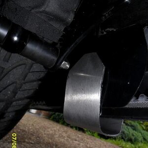 Original Spyderpops Belt Guard being held in Place by my 
Stainlless Steel Bracket 

Made by Eddie Sheppard 
Reading UK