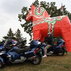 Photo op at the giant Dala Horse.