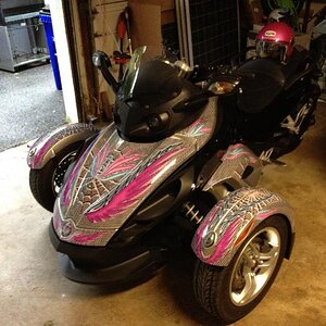 2009 SM5 Silver Spyder with custom www.powersportswraps.com skin.