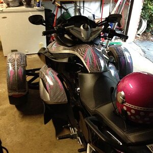 2009 SM5 Silver Spyder with custom www.powersportswraps.com skin.