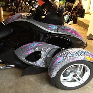 2009 SM5 Silver Spyder with custom www.powersportswraps.com skin.