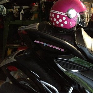 2009 SM5 Silver Spyder with custom www.powersportswraps.com skin.