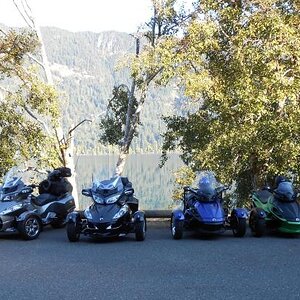 Six Spyders resting near Lake Cresent