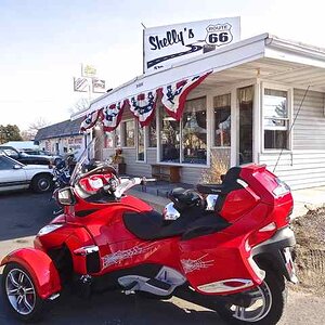 Spydee goes to Shelly's