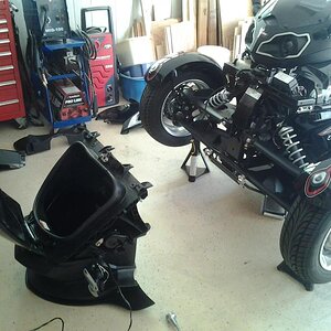 20130128 093805 frunk off 6 10mm bolts