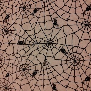 01 Spiders Black on white