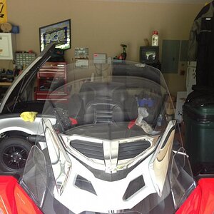 23" windshield with air vent.