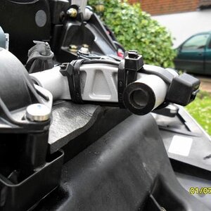 Middle Windshield bracket showing the large zip tie
550mm x 9mm - Black - Secured at both ends with smaller zip ties to ensure the Large zip tie remai