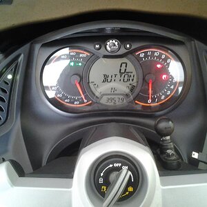 20130228 115823
Right and left turn signal indicators