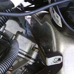 Heat shielding in front of fuel tank