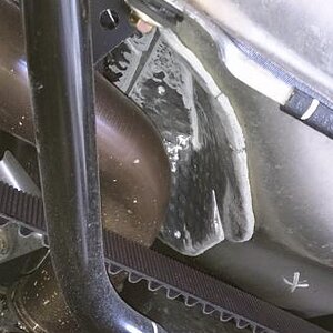 Heat shielding in front of fuel tank