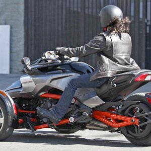 all new can am spyder f3 efi spotted with no camouflage photo gallery 9